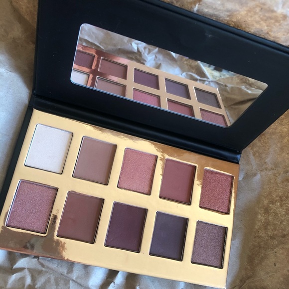 Eyeshadow pallete!!! ✨✨✨ - Picture 2 of 3